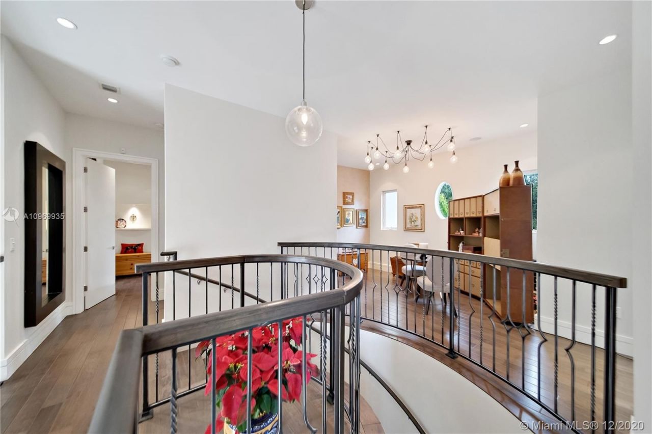 Finca en Miami, Estados Unidos, 450 m² - imagen 7