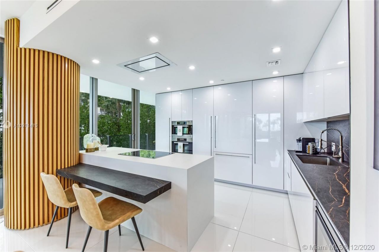 Flat in Miami, USA, 220 m² - picture 11