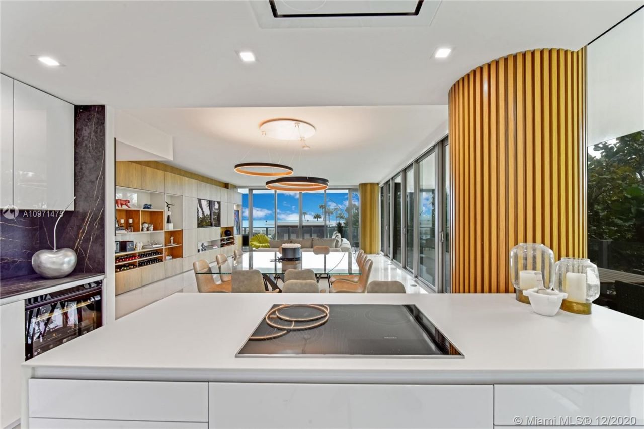 Flat in Miami, USA, 220 m² - picture 9