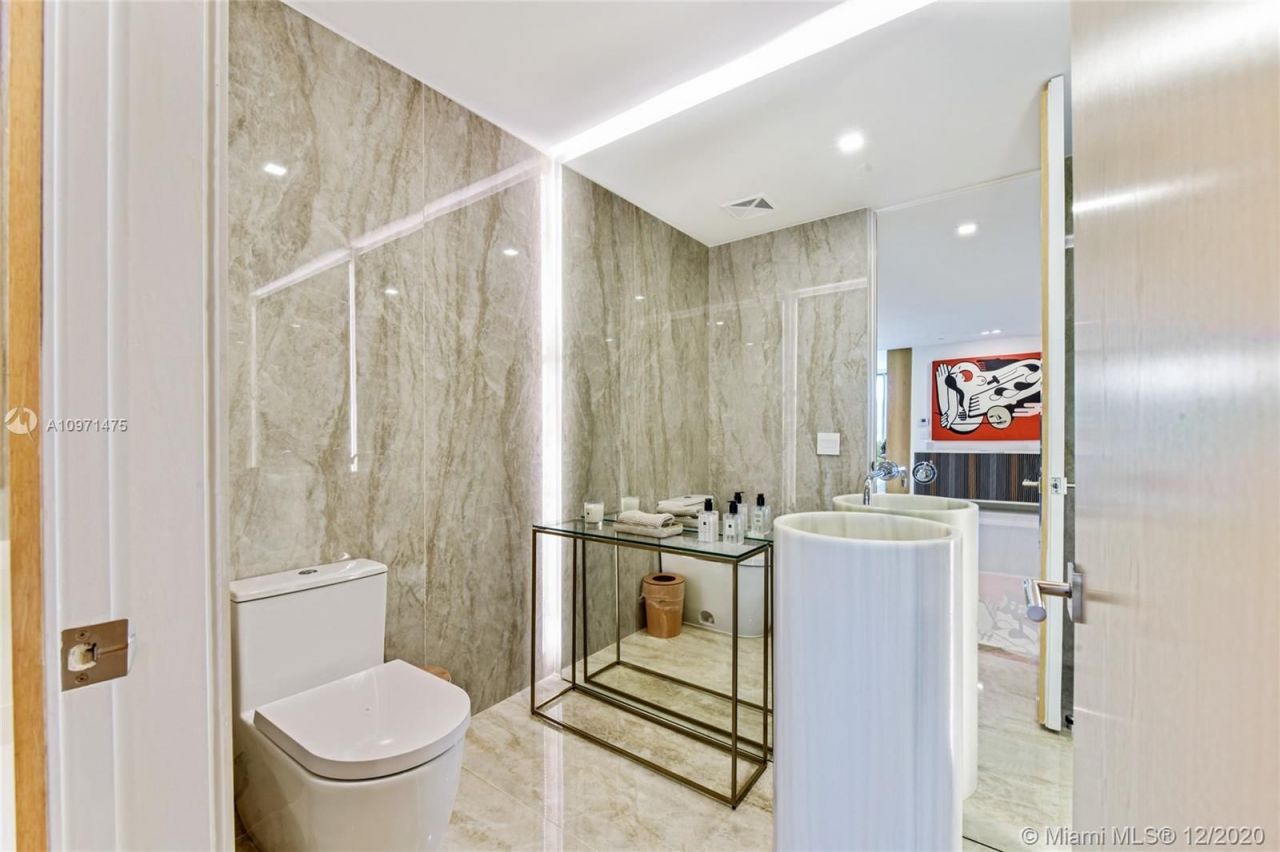 Flat in Miami, USA, 220 m² - picture 15