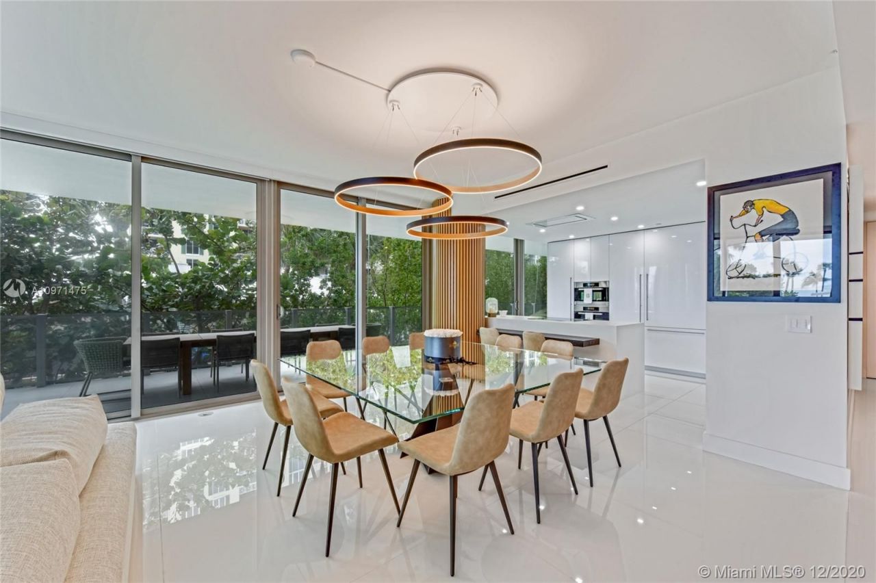 Flat in Miami, USA, 220 m² - picture 12