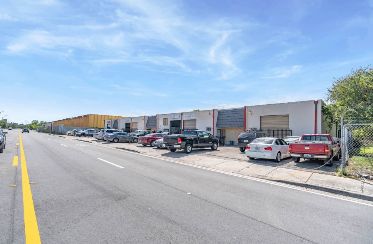 Proprietà commerciale a Miami, USA, 2 400 m² - foto 4