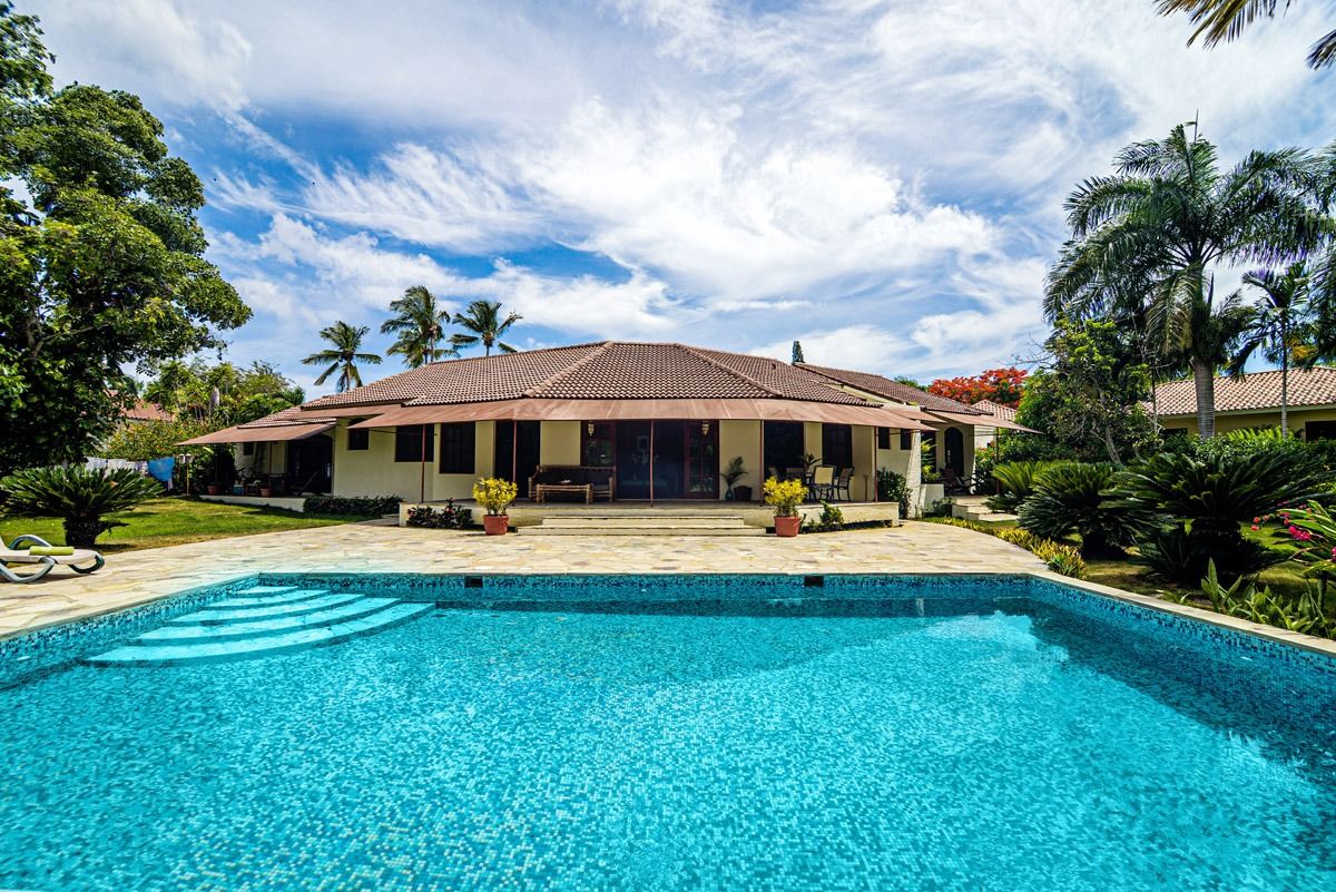 Villa in Sosua, Dominican Republic, 325 m² - picture 1