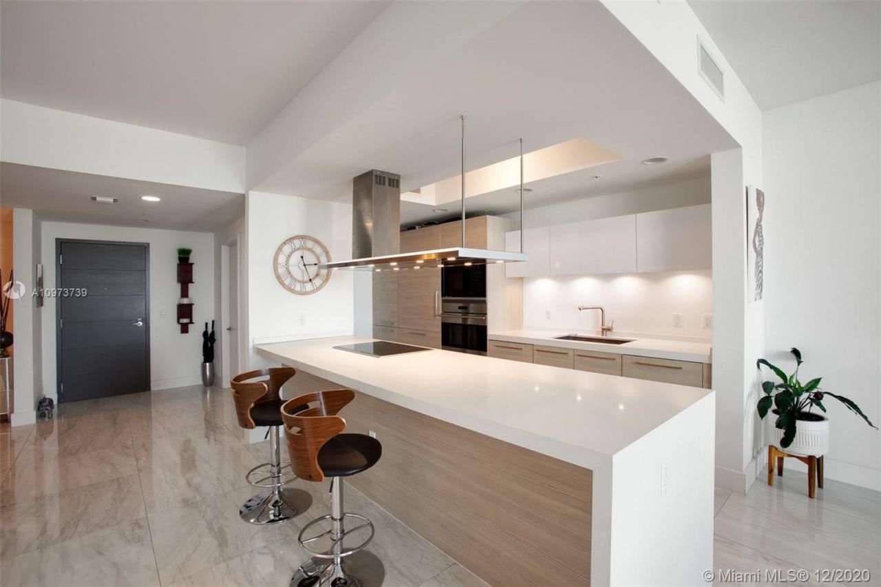 Flat in Miami, USA, 200 m² - picture 12