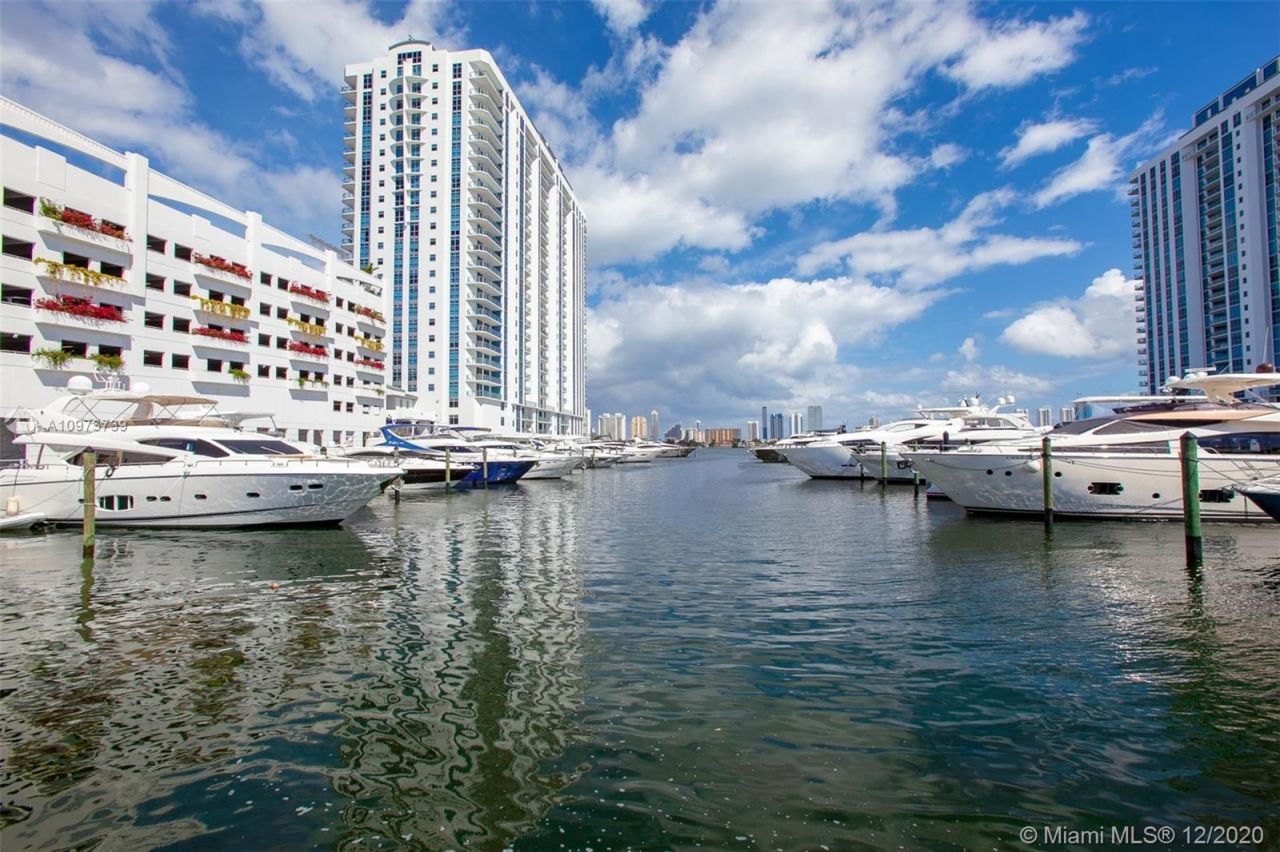 Flat in Miami, USA, 200 m² - picture 13