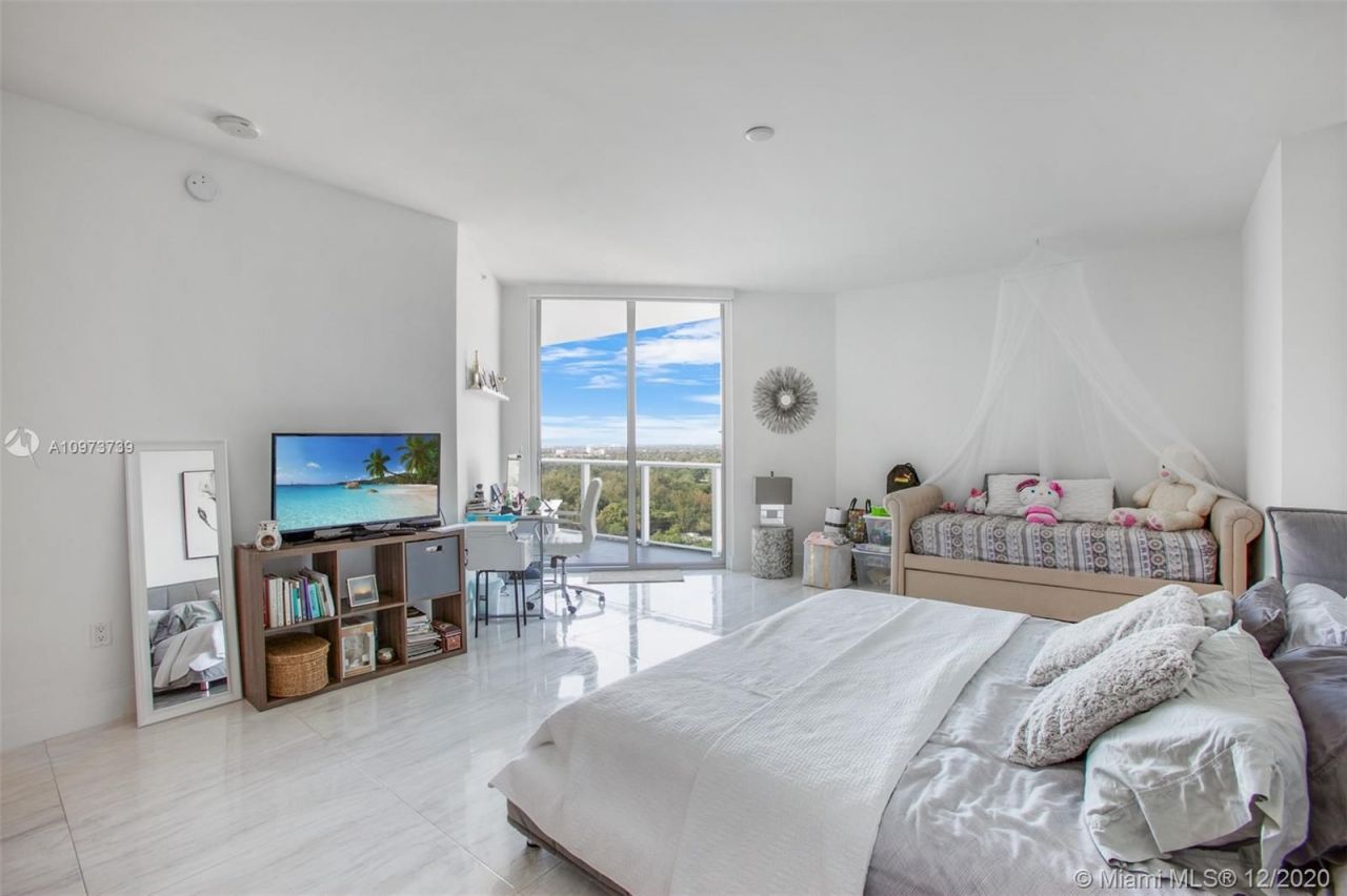 Flat in Miami, USA, 200 m² - picture 8