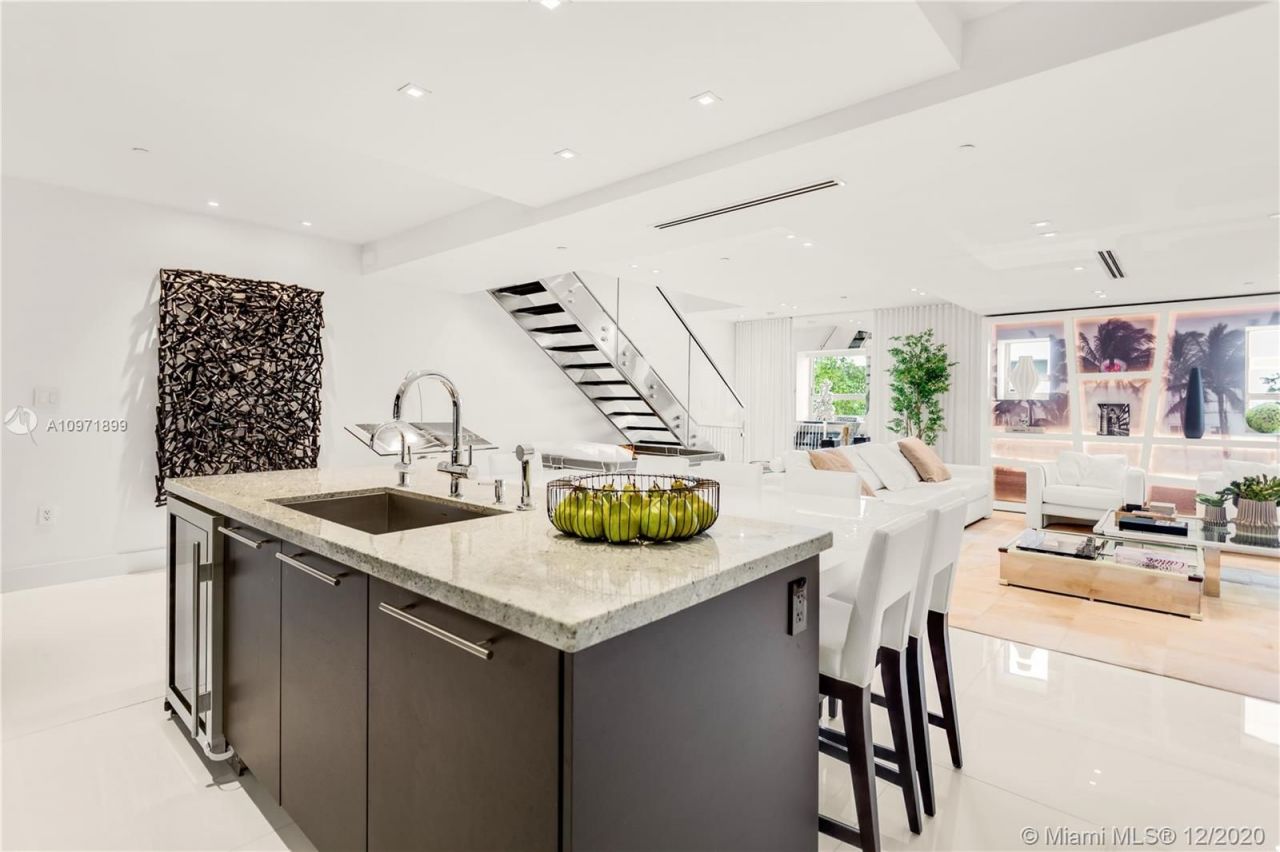 Flat in Miami, USA, 130 m² - picture 11