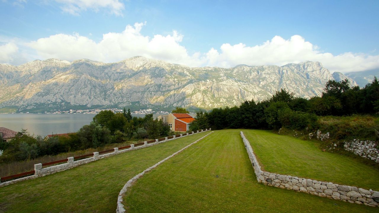 Villa in Prcanj, Montenegro, 269 m² - picture 12