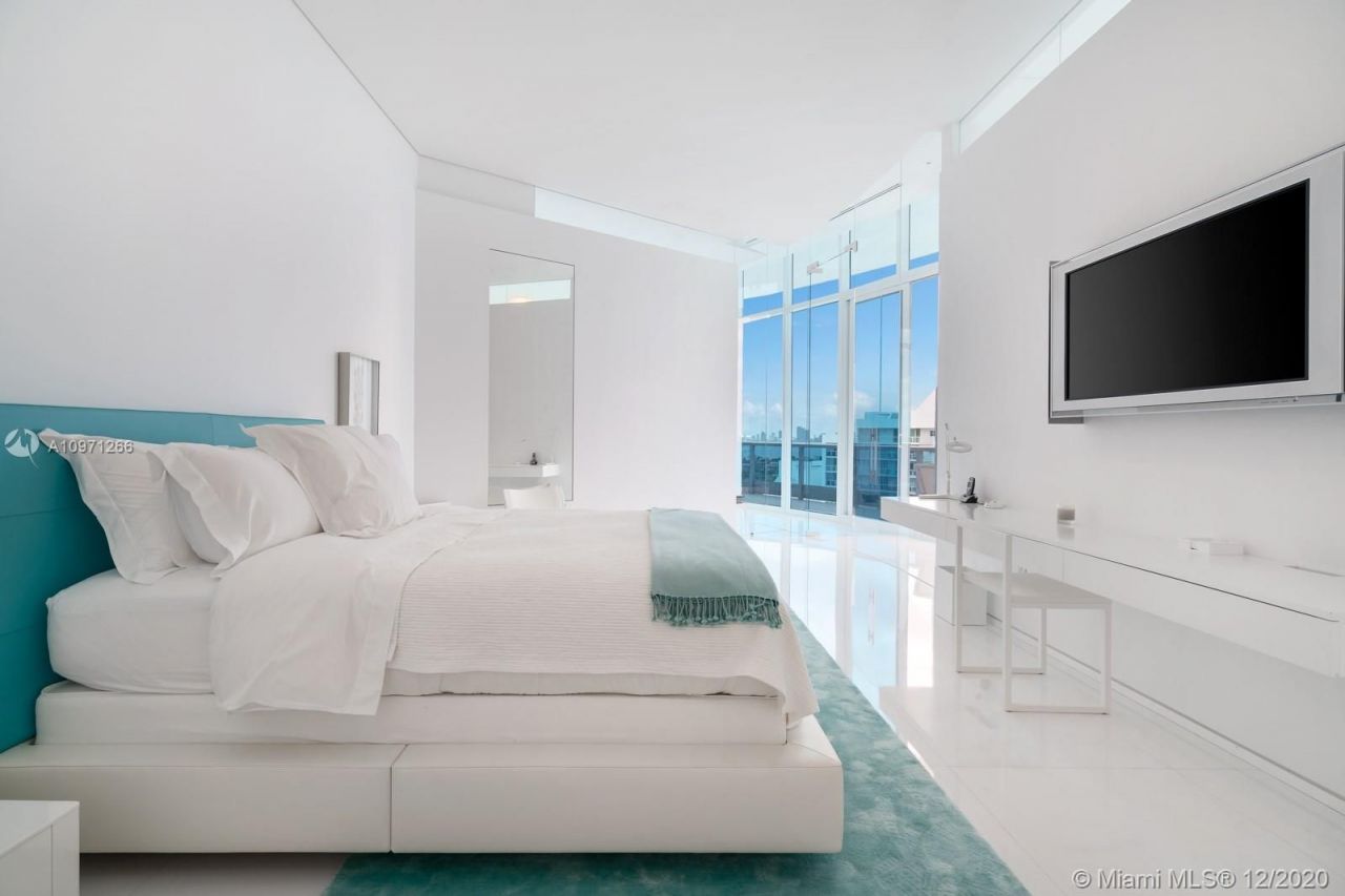 Penthouse in Miami, USA, 800 m² - picture 9