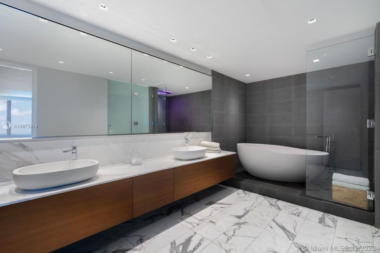 Flat in Miami, USA, 380 m² - picture 8