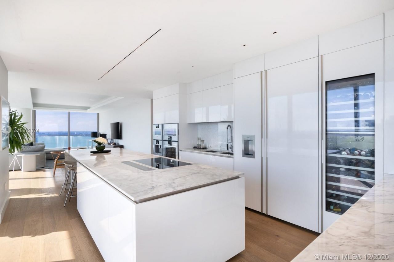 Flat in Miami, USA, 380 m² - picture 2