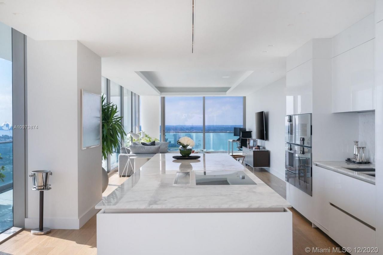 Flat in Miami, USA, 380 m² - picture 13