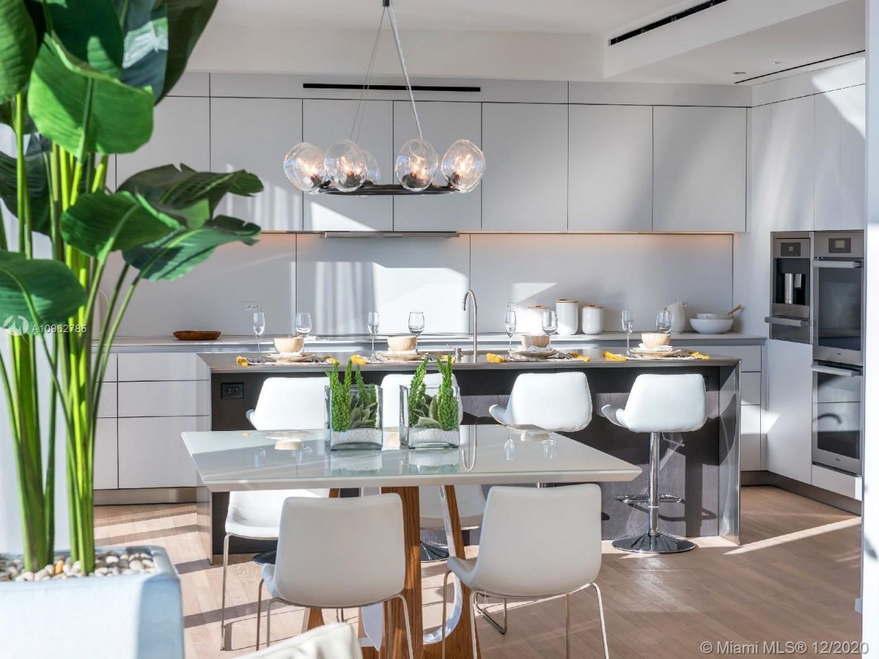 Piso en Miami, Estados Unidos, 340 m² - imagen 12