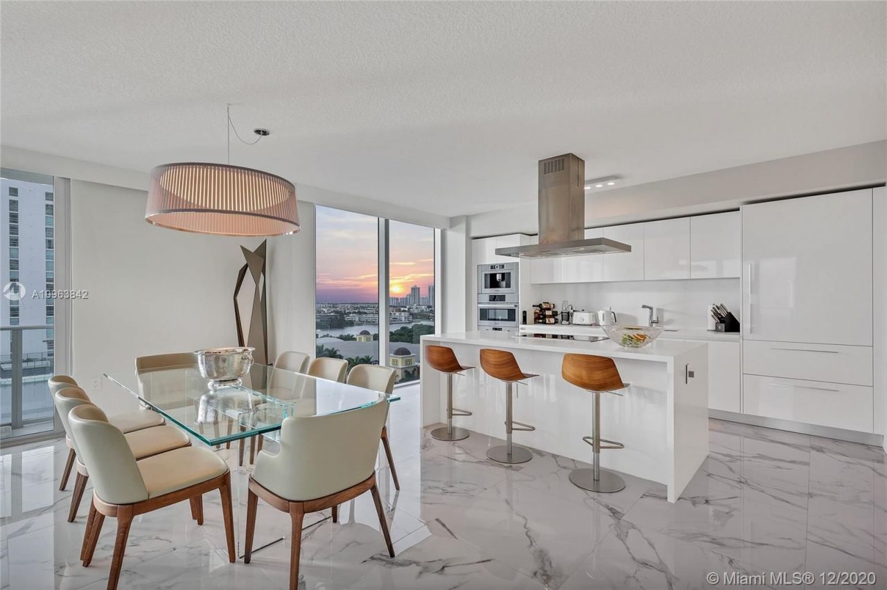 Piso en Miami, Estados Unidos, 170 m² - imagen 15