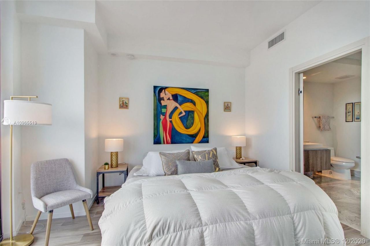 Flat in Miami, USA, 120 m² - picture 12