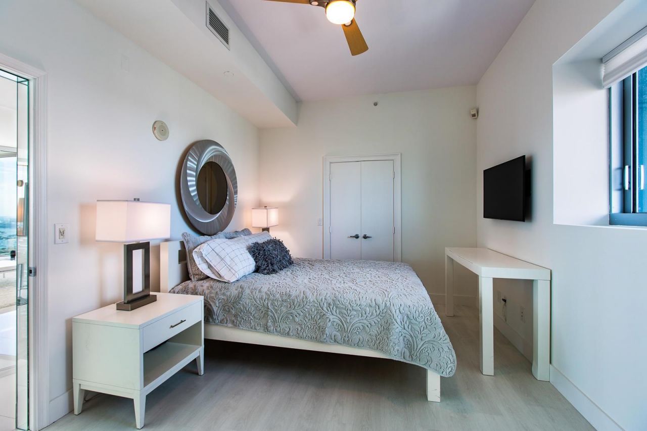 Flat in Miami, USA, 160 m² - picture 8