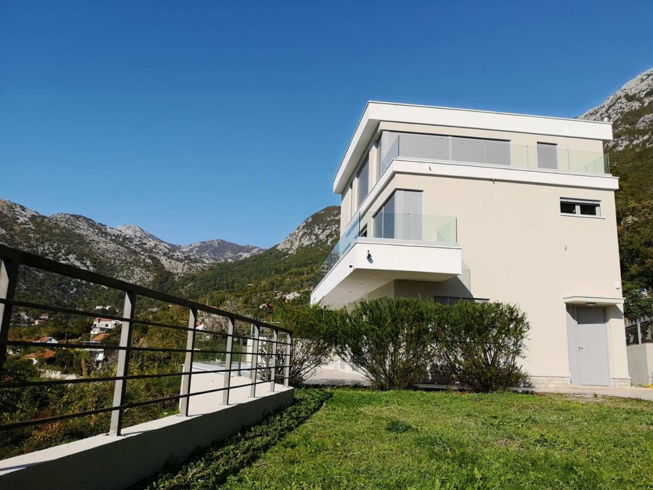 Villa in Risan, Montenegro, 223 m² - Foto 1