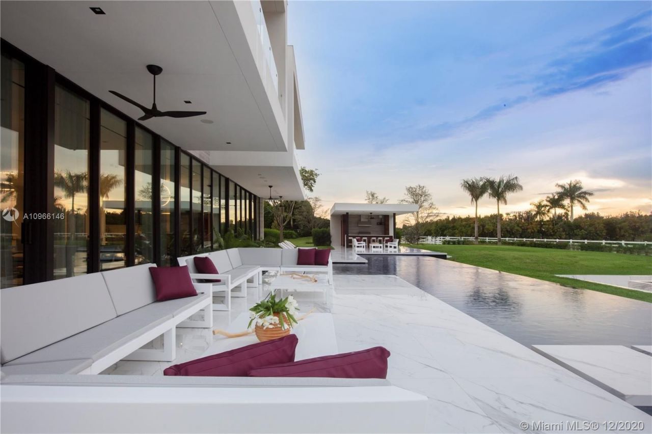 Villa in Miami, USA, 900 m² - picture 2