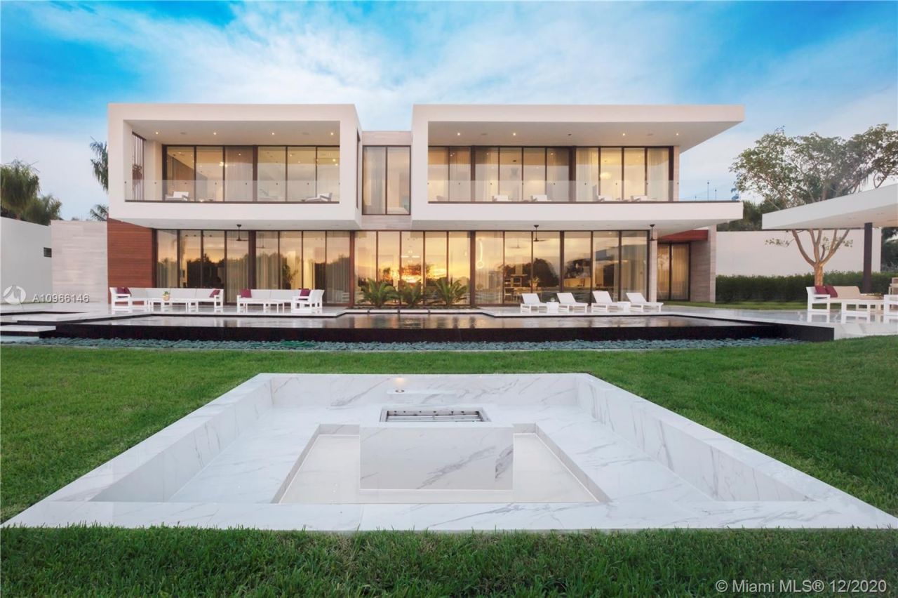 Villa en Miami, Estados Unidos, 900 m² - imagen 1