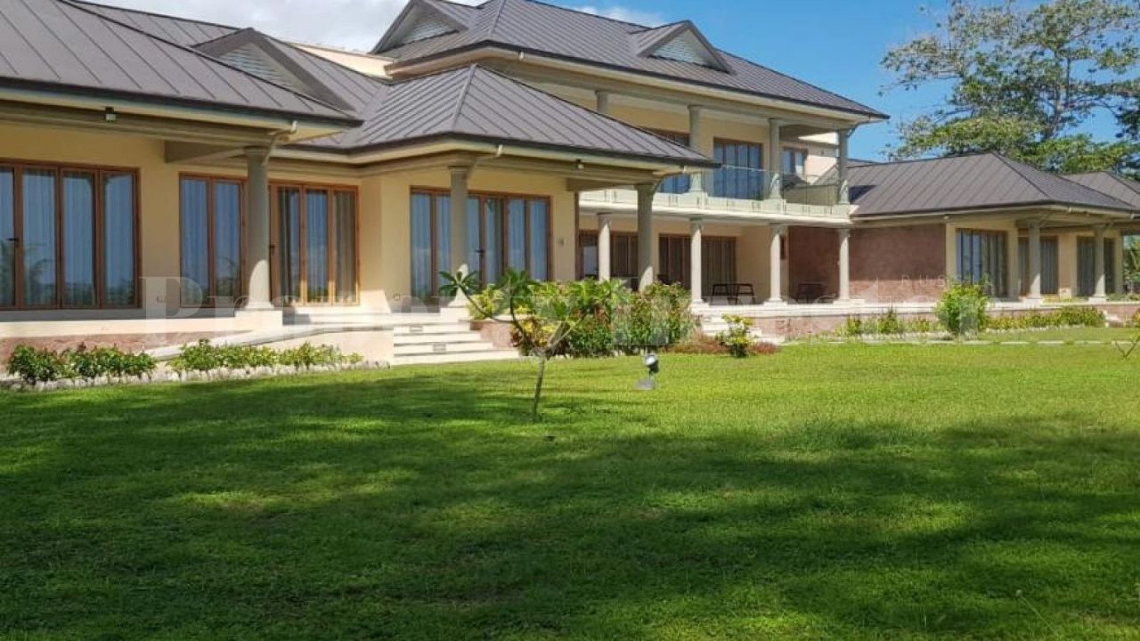 Villa in Praslin, Seychellen, 1 200 m² - Foto 1