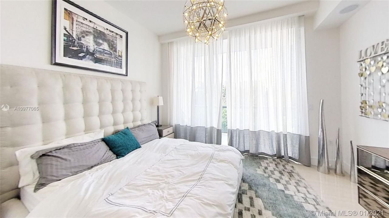 Flat in Miami, USA, 240 m² - picture 14