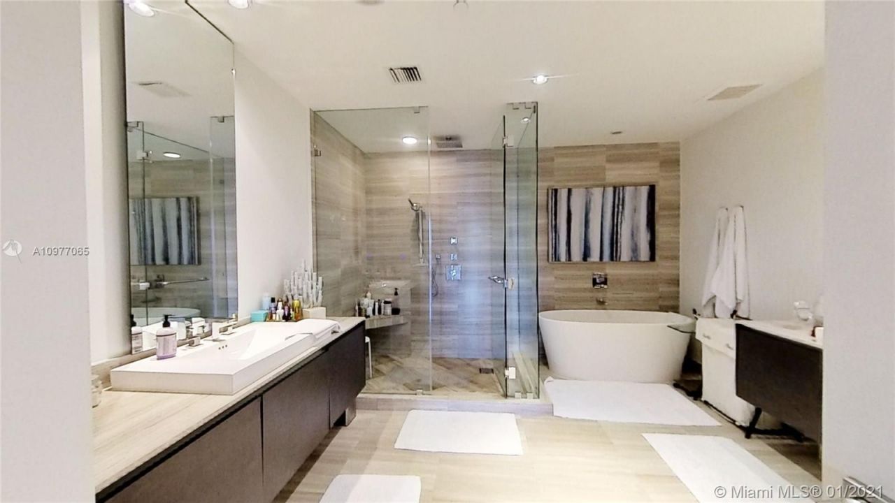 Flat in Miami, USA, 240 m² - picture 16