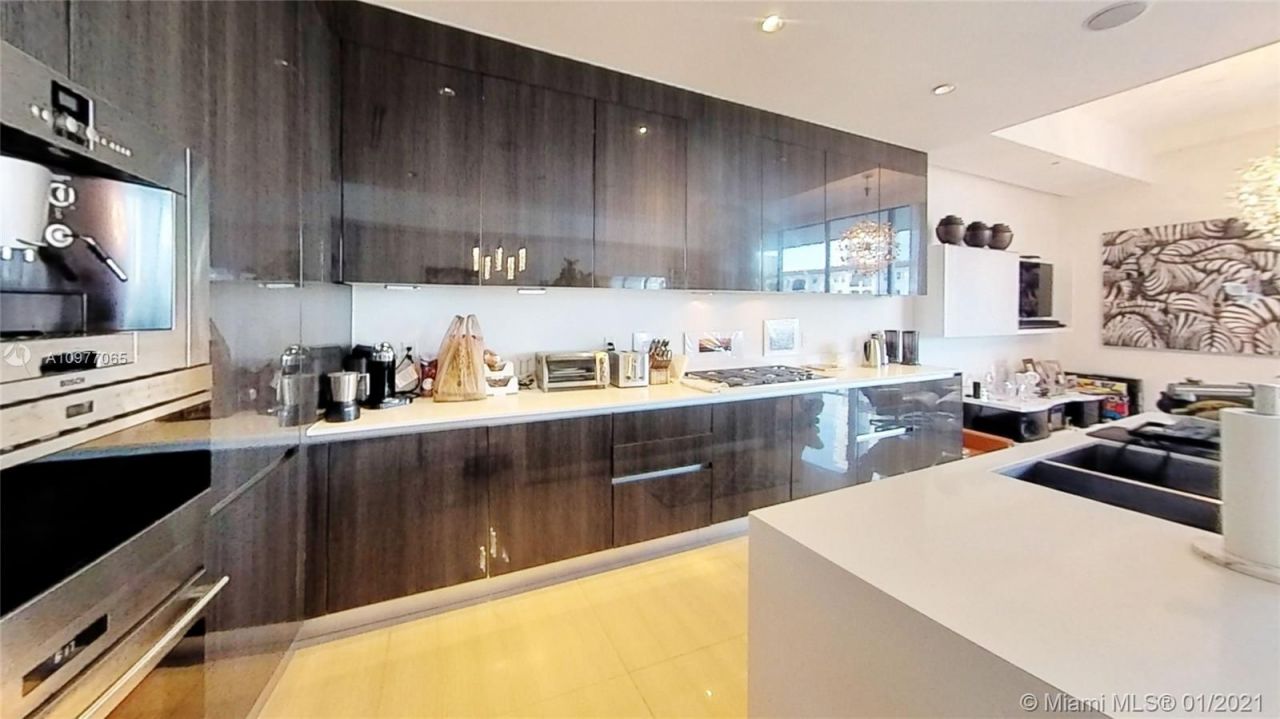 Flat in Miami, USA, 240 m² - picture 2