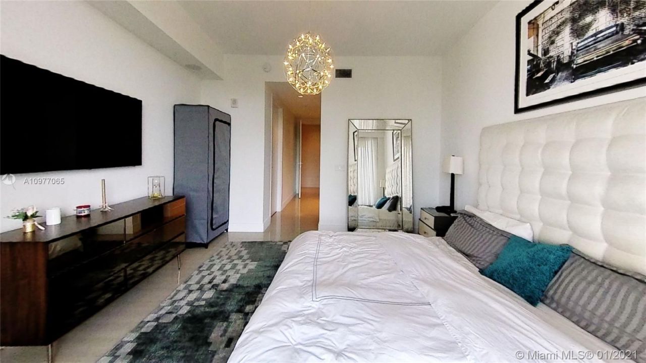 Flat in Miami, USA, 240 m² - picture 12