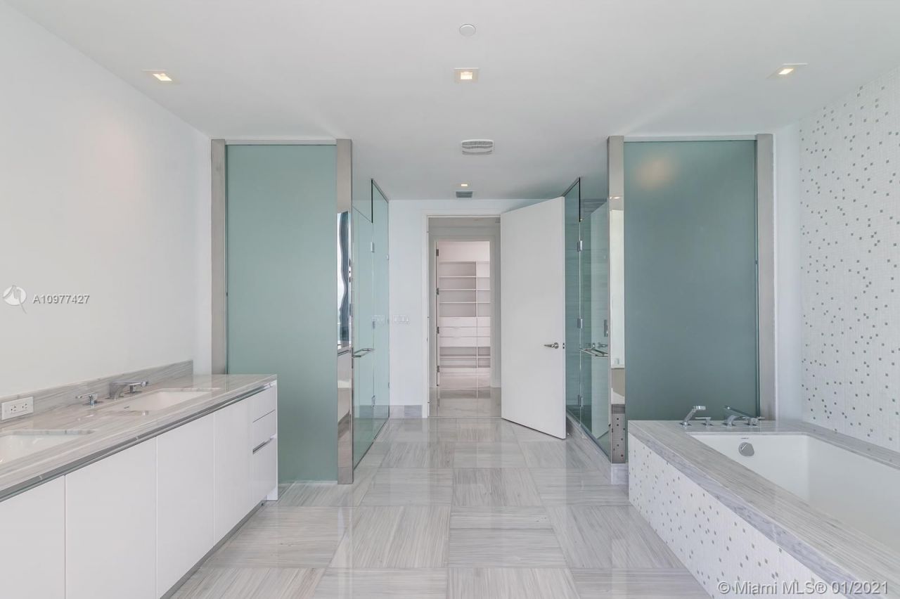 Flat in Miami, USA, 250 m² - picture 5