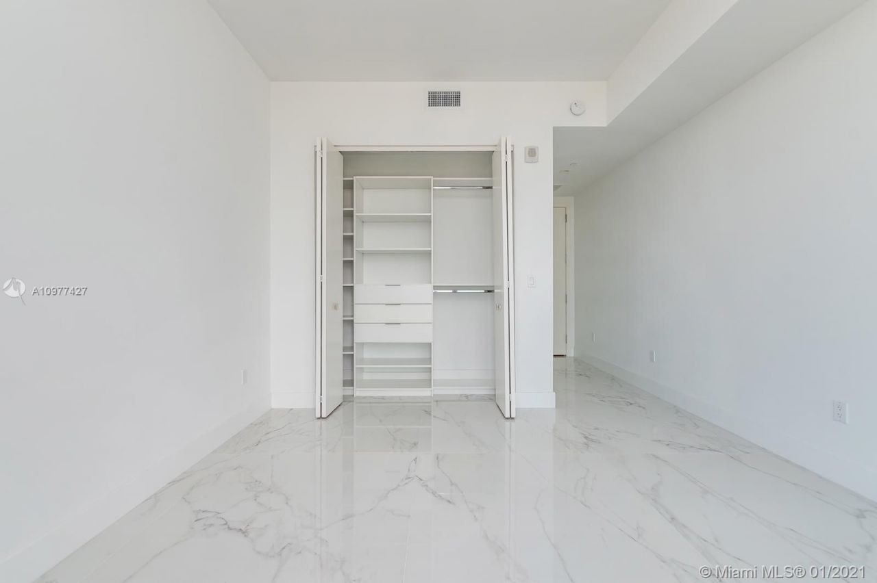 Flat in Miami, USA, 250 m² - picture 10