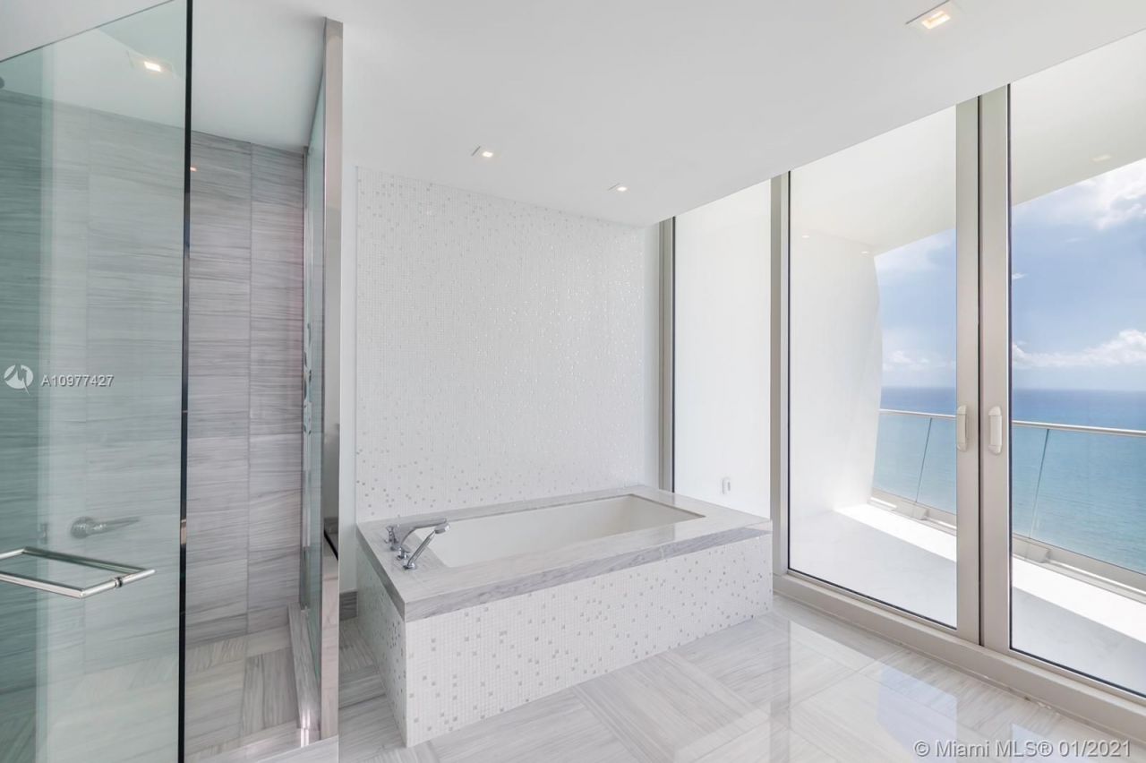 Flat in Miami, USA, 250 m² - picture 6