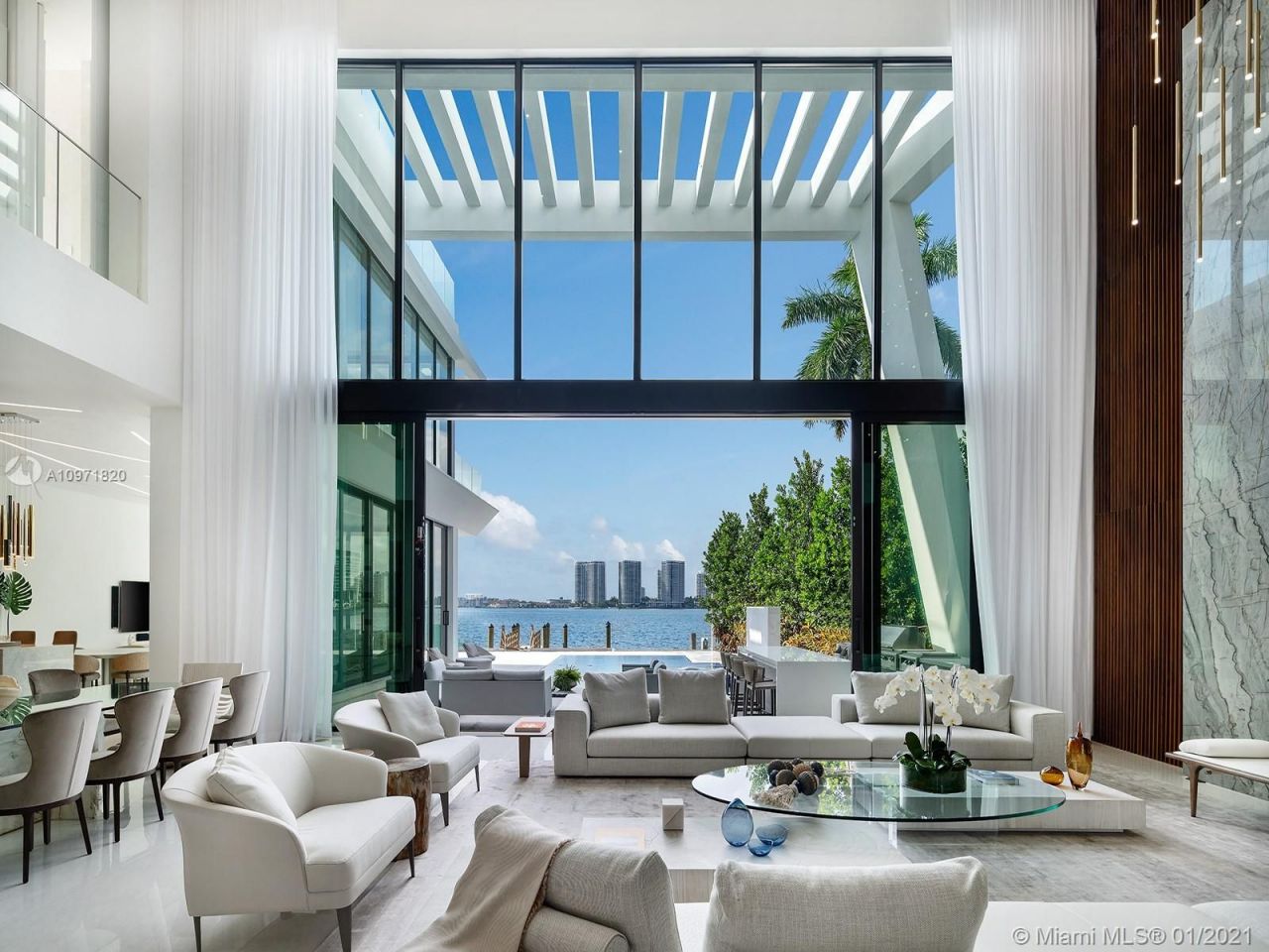 Villa en Miami, Estados Unidos, 700 m² - imagen 1