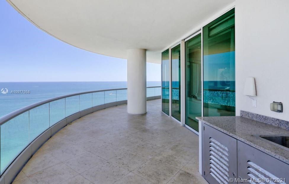 Flat in Miami, USA, 370 m² - picture 2
