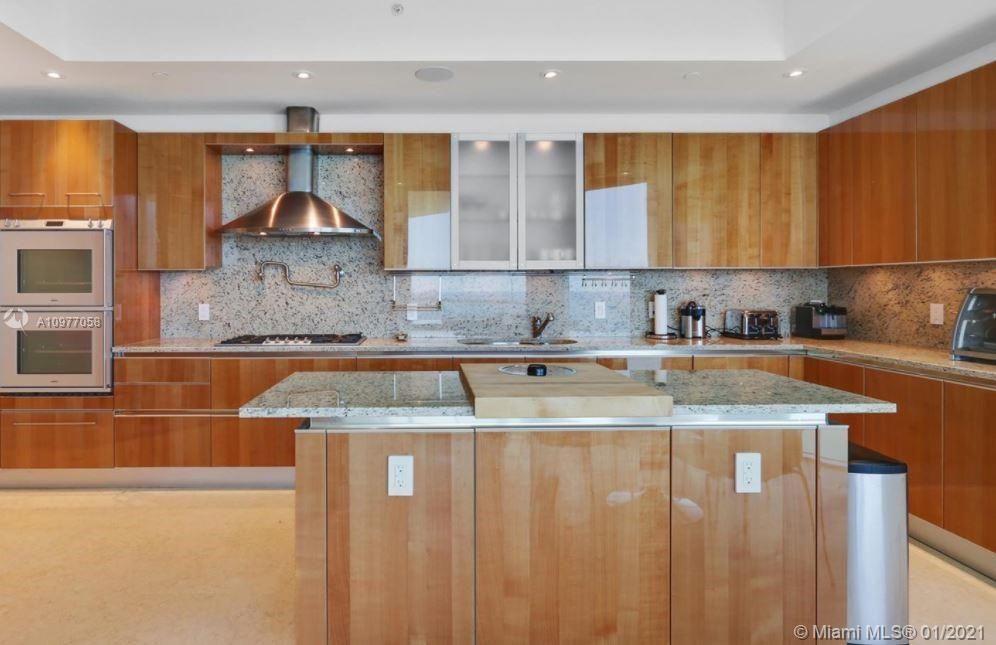 Flat in Miami, USA, 370 m² - picture 16