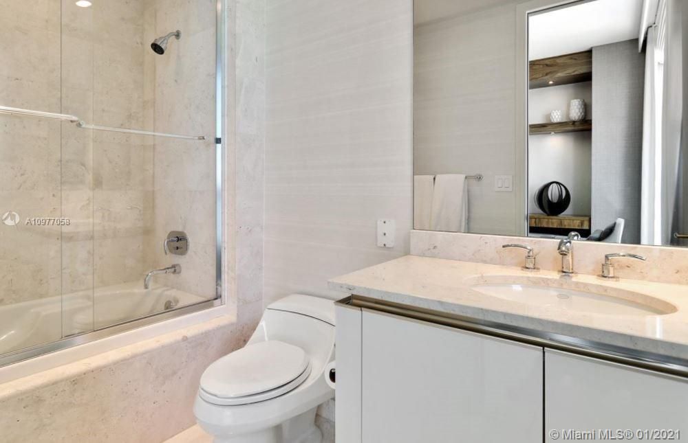 Flat in Miami, USA, 370 m² - picture 11