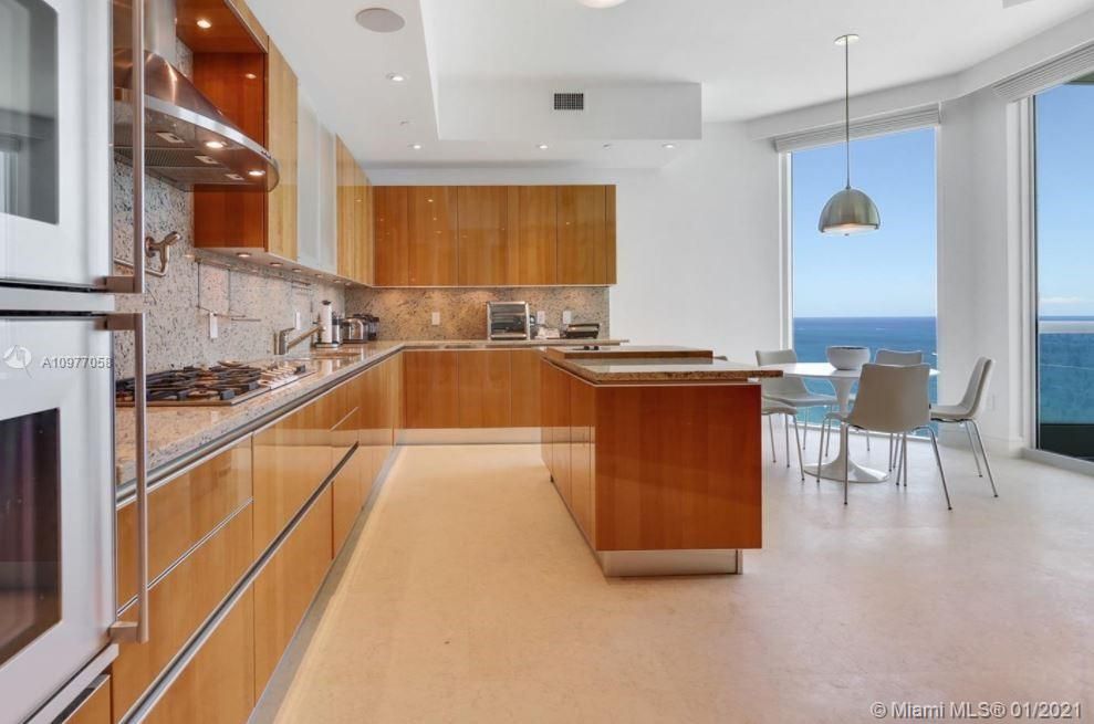 Flat in Miami, USA, 370 m² - picture 8