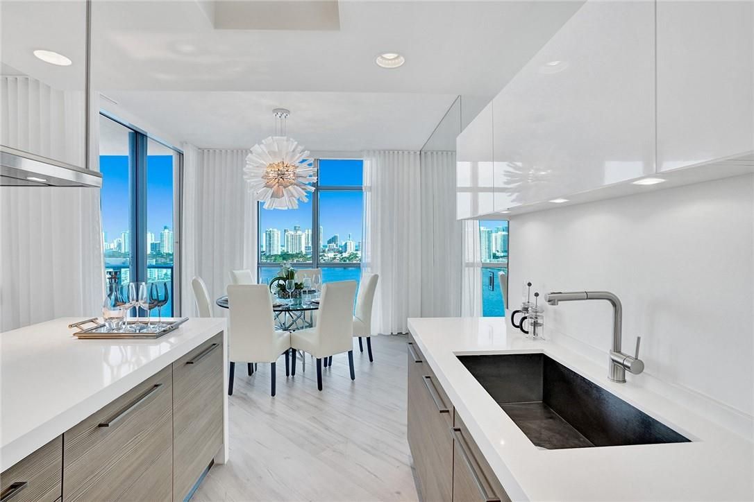 Flat in Miami, USA, 250 m² - picture 13