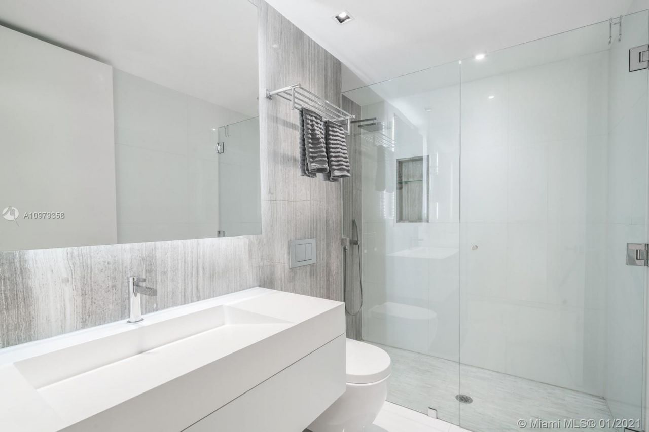 Piso en Miami, Estados Unidos, 150 m² - imagen 7