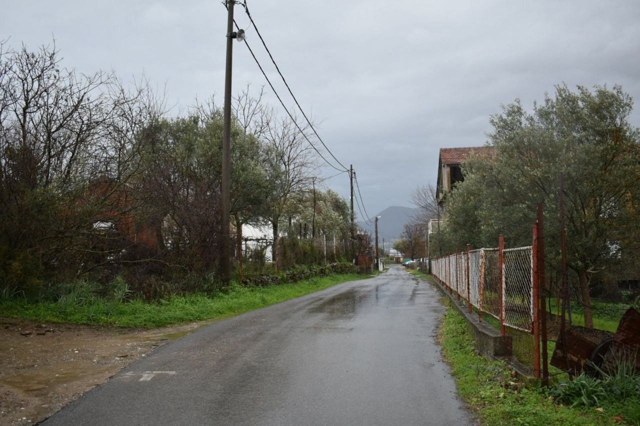 Land in Tivat, Montenegro, 1 800 m² - picture 3