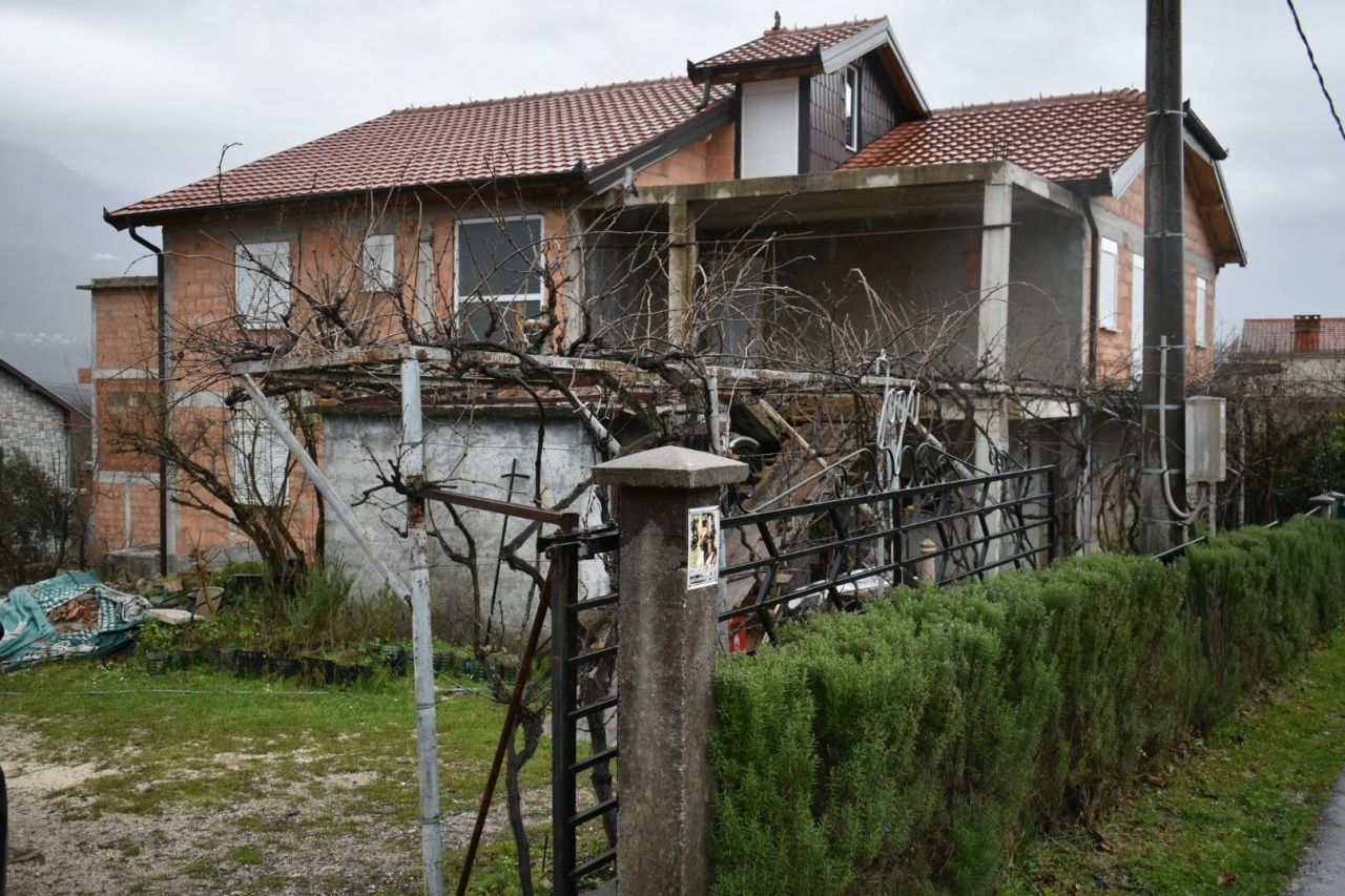 Land in Tivat, Montenegro, 1 800 m² - picture 4