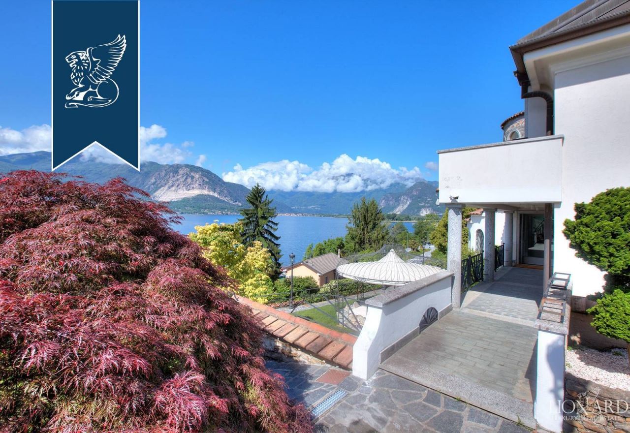 Villa en Verbania, Italia, 750 m² - imagen 1