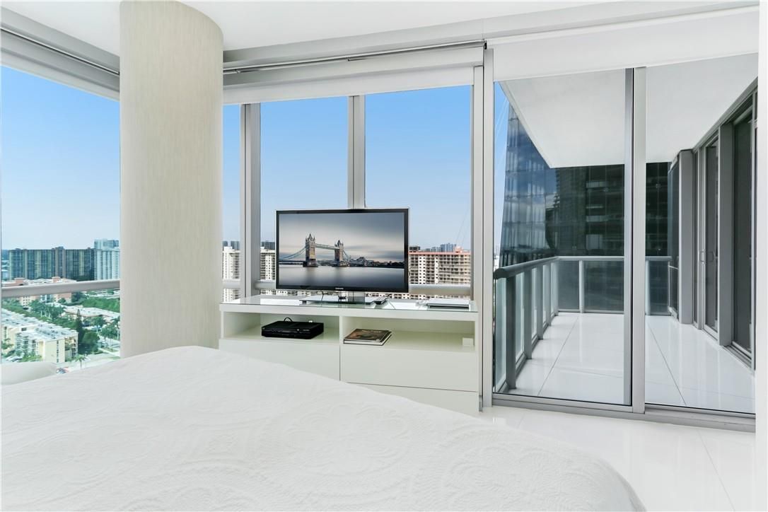 Flat in Miami, USA, 180 m² - picture 5