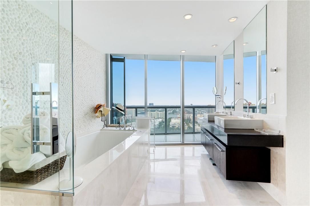 Flat in Miami, USA, 180 m² - picture 9