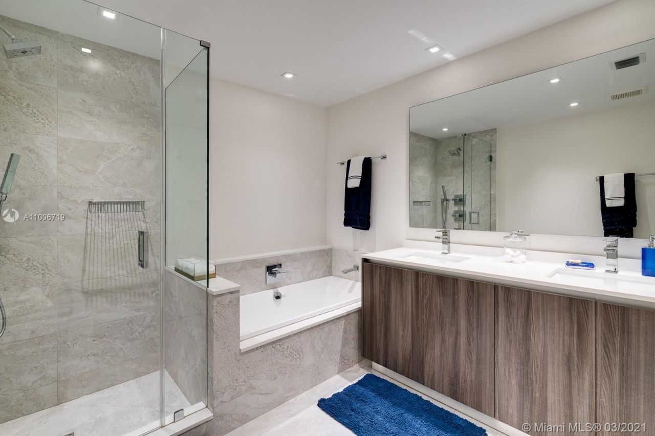 Flat in Miami, USA, 180 m² - picture 12