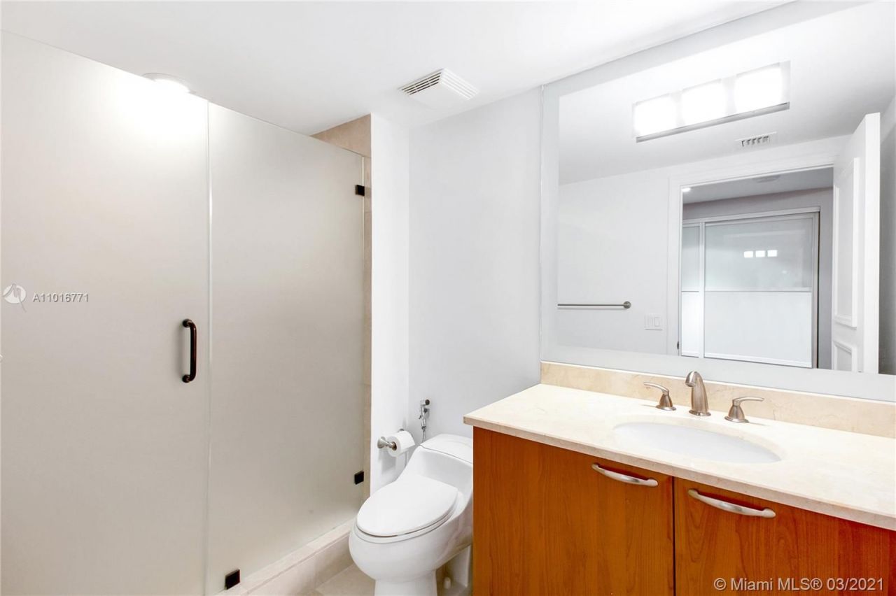 Flat in Miami, USA, 330 m² - picture 10