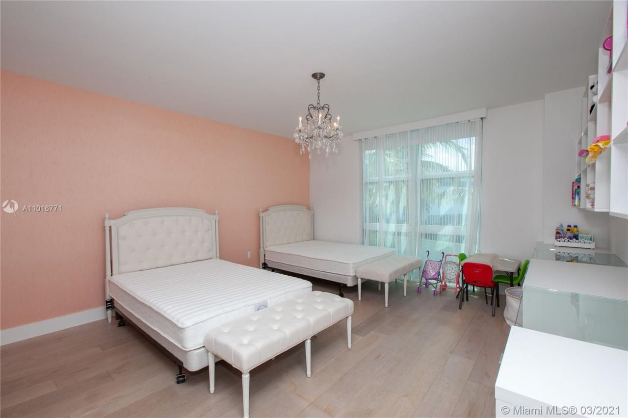 Flat in Miami, USA, 330 m² - picture 9