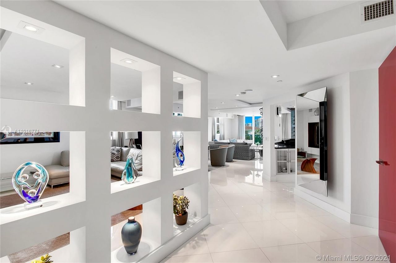 Flat in Miami, USA, 330 m² - picture 17