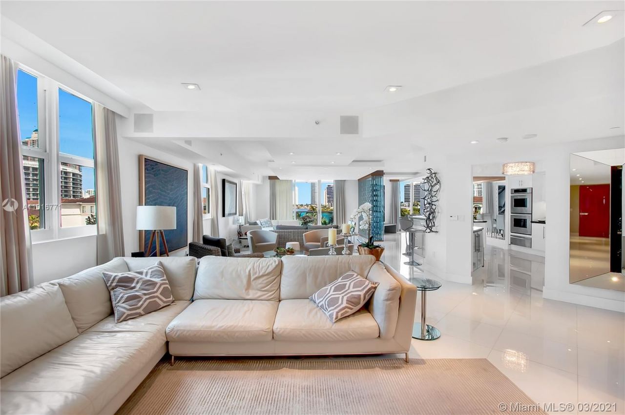 Flat in Miami, USA, 330 m² - picture 16