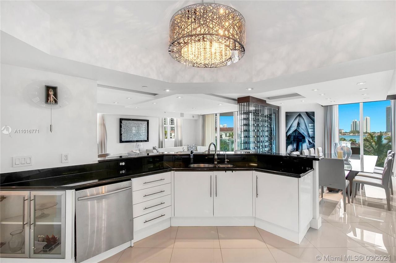 Flat in Miami, USA, 330 m² - picture 18