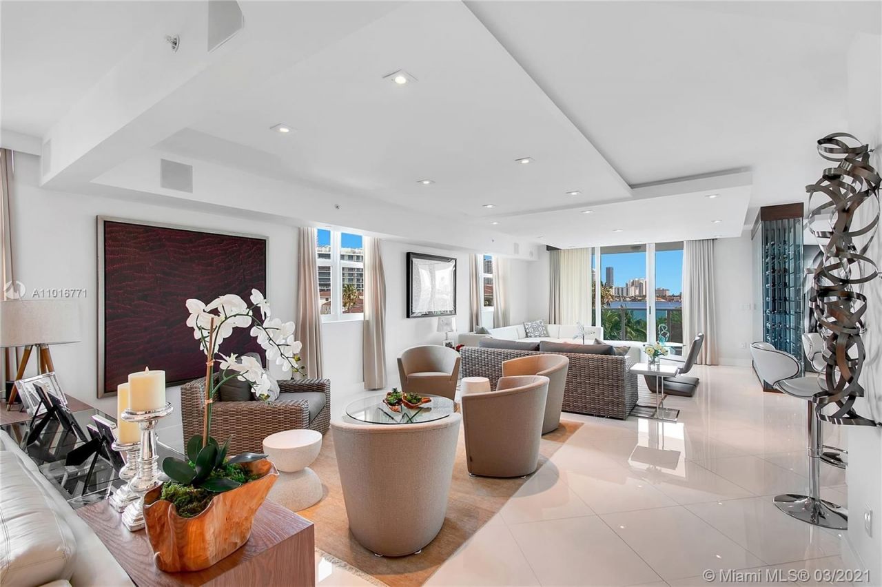 Flat in Miami, USA, 330 m² - picture 2